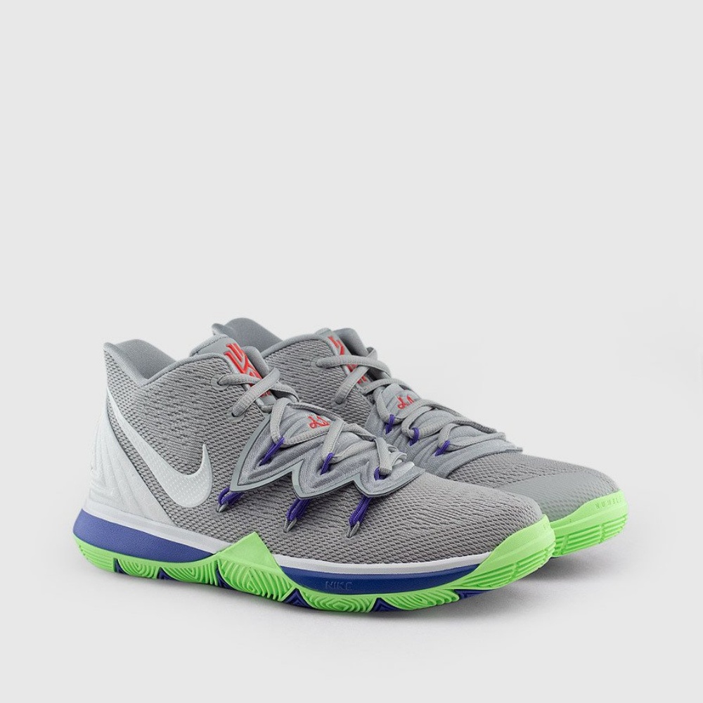 Basketball kids sneakers